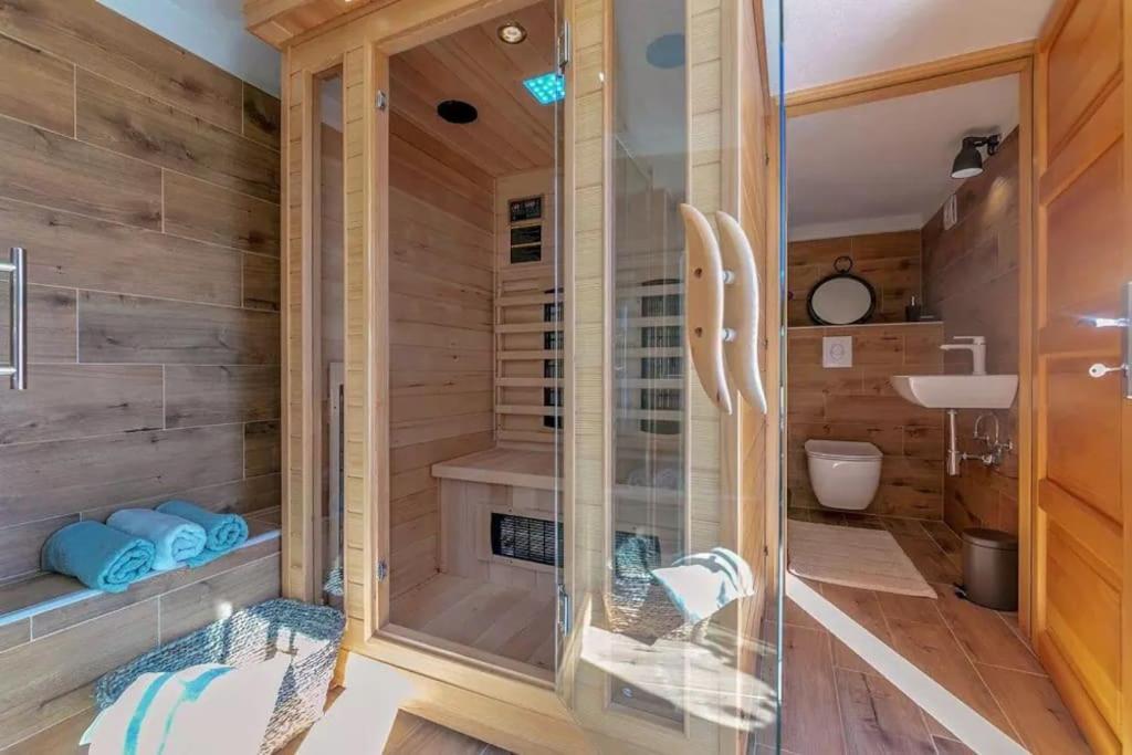 Villa Lulu With Heated Pool, Sauna & Hot Tub Labin (Istria)