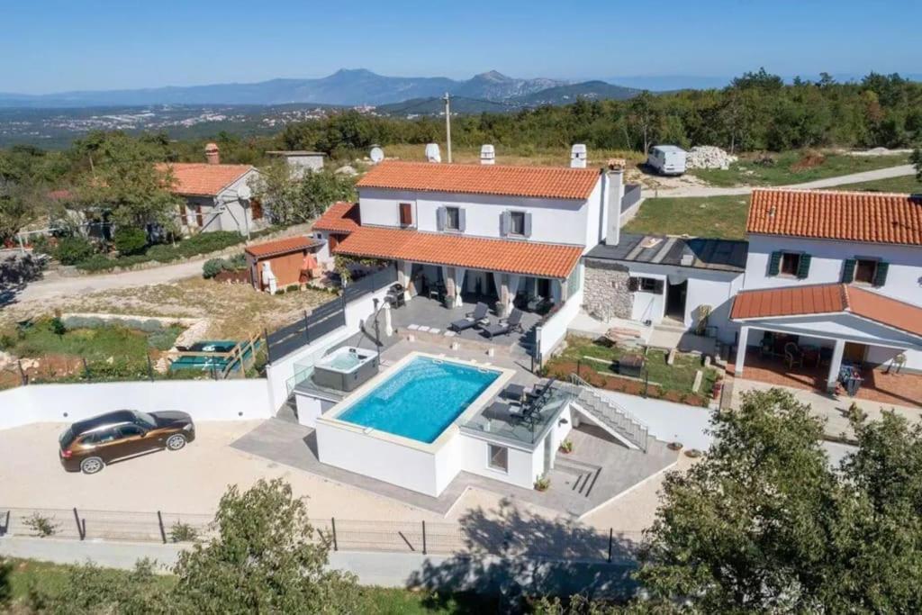 Villa Lulu With Heated Pool, Sauna & Hot Tub *