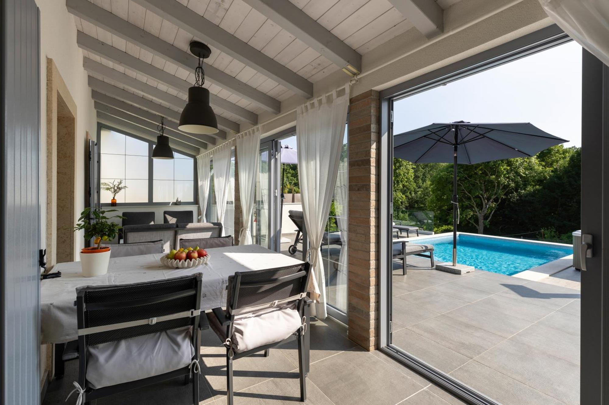 Villa Lulu With Heated Pool, Sauna & Hot Tub *